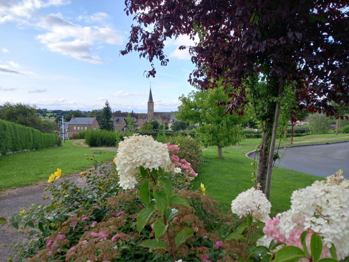 Chez Jojo A St Fraimbault Villa Saint-Fraimbault-de-Prieres ภายนอก รูปภาพ